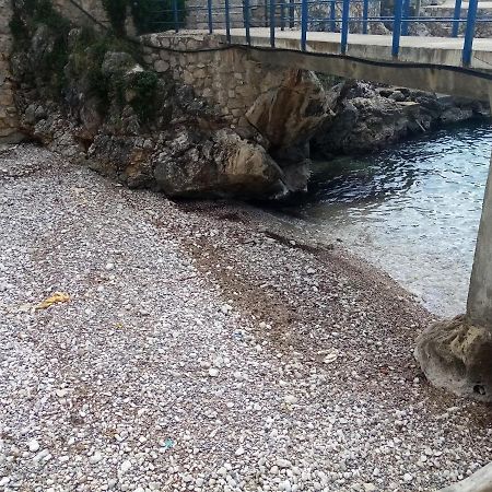 Kapriz Apartments Utjeha Luaran gambar