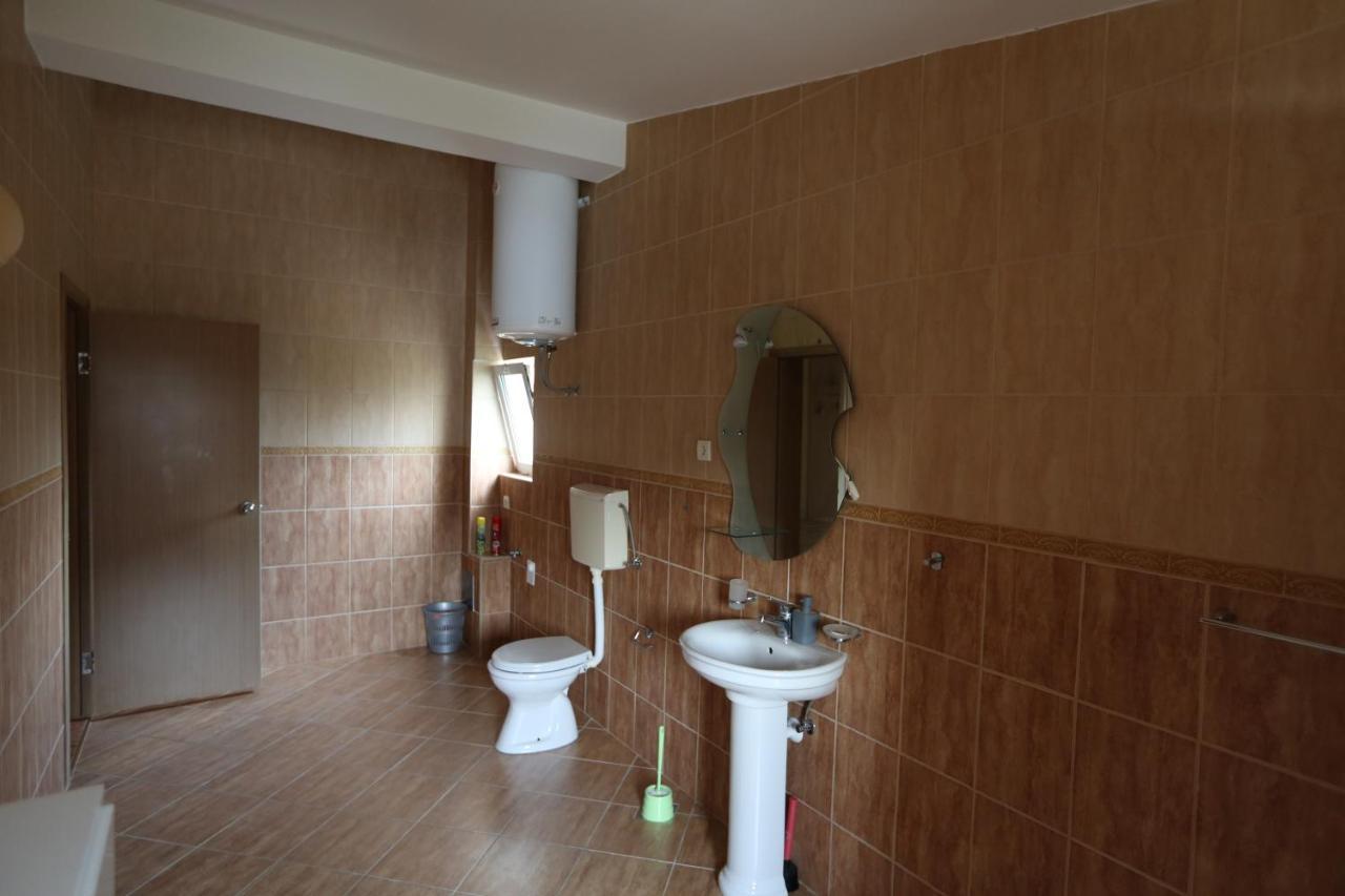 Kapriz Apartments Utjeha Luaran gambar