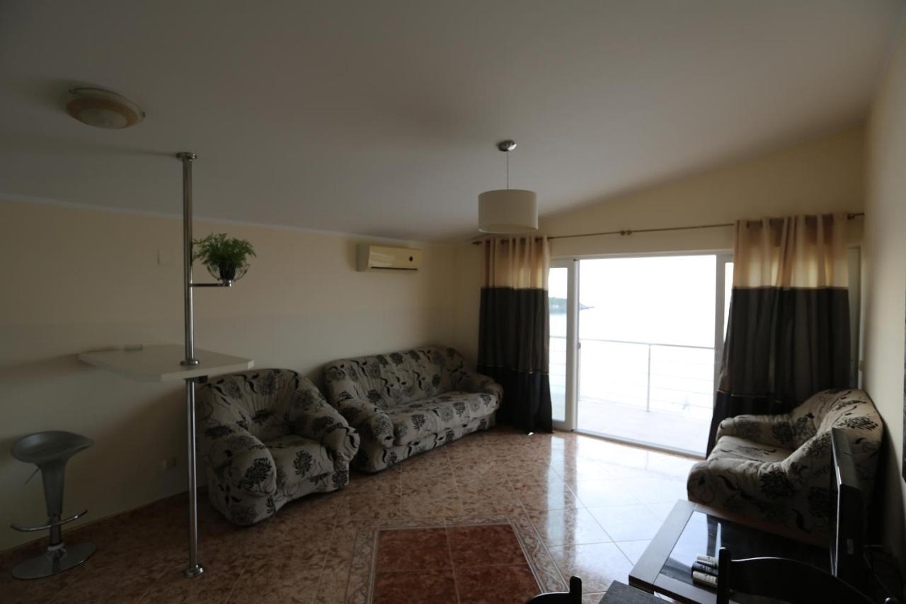 Kapriz Apartments Utjeha Luaran gambar