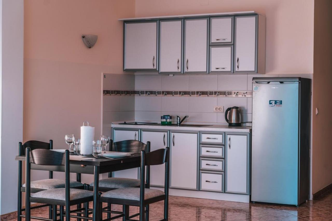Kapriz Apartments Utjeha Luaran gambar