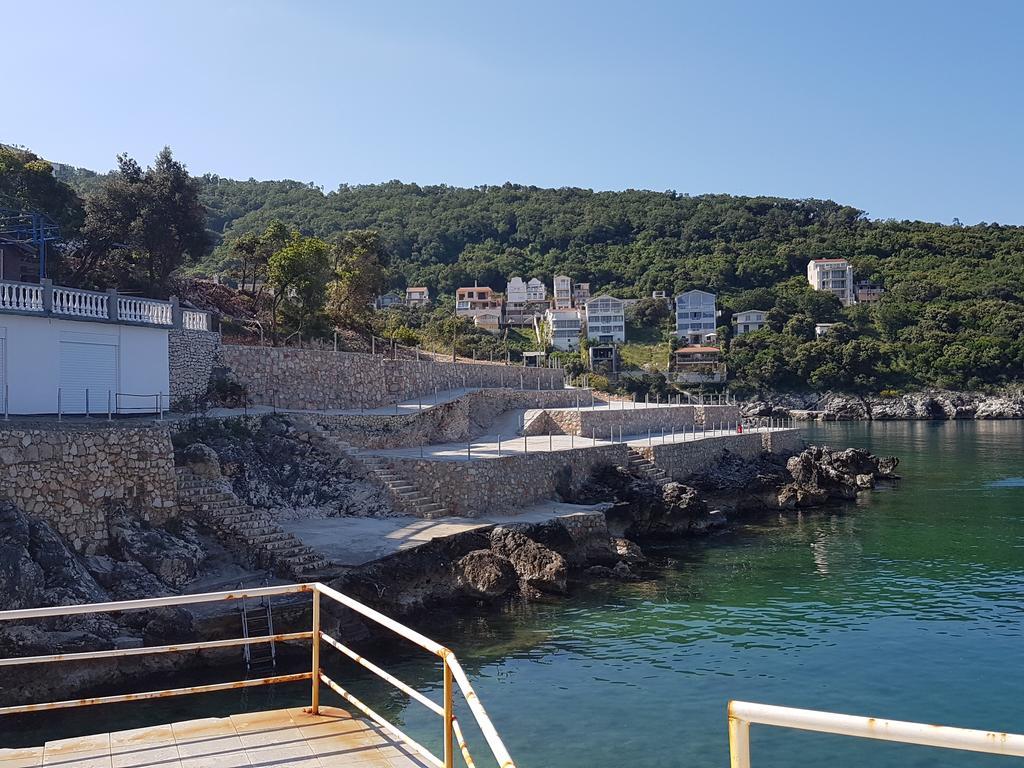 Kapriz Apartments Utjeha Luaran gambar