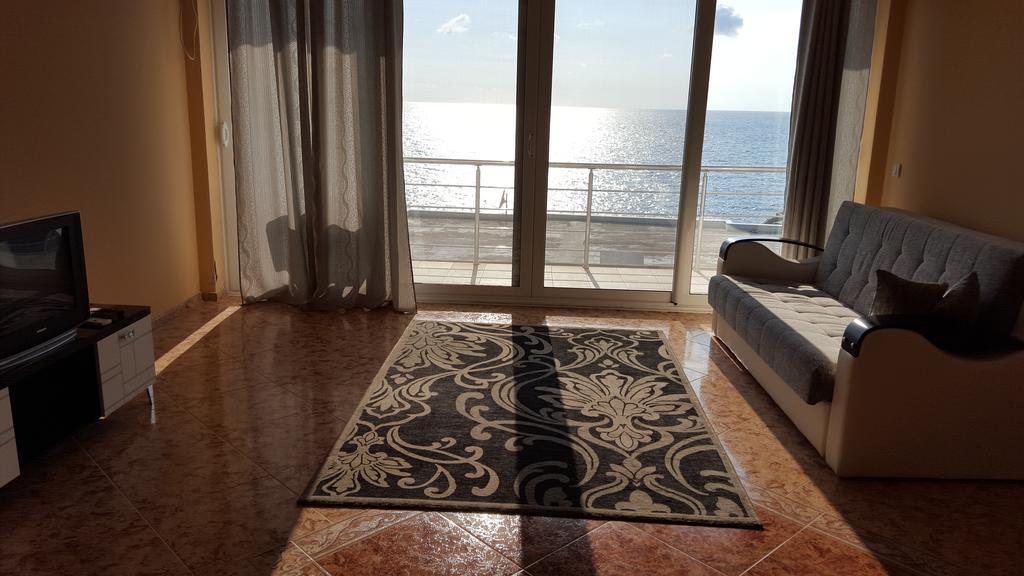 Kapriz Apartments Utjeha Luaran gambar