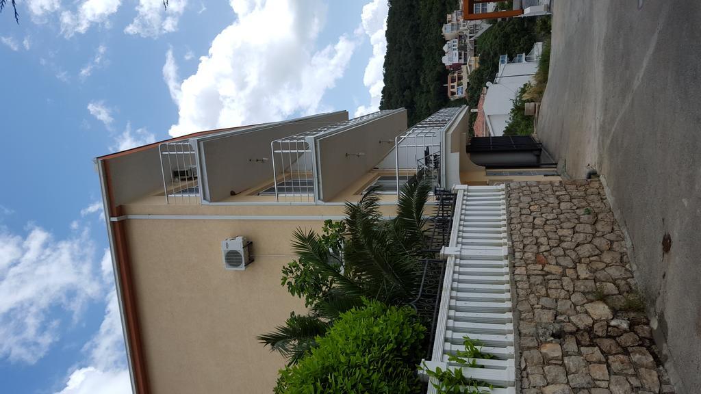 Kapriz Apartments Utjeha Luaran gambar
